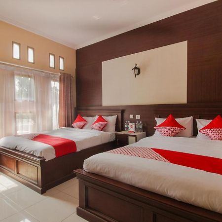 Oyo 820 Abad Baru Hotel Пангандаран Экстерьер фото