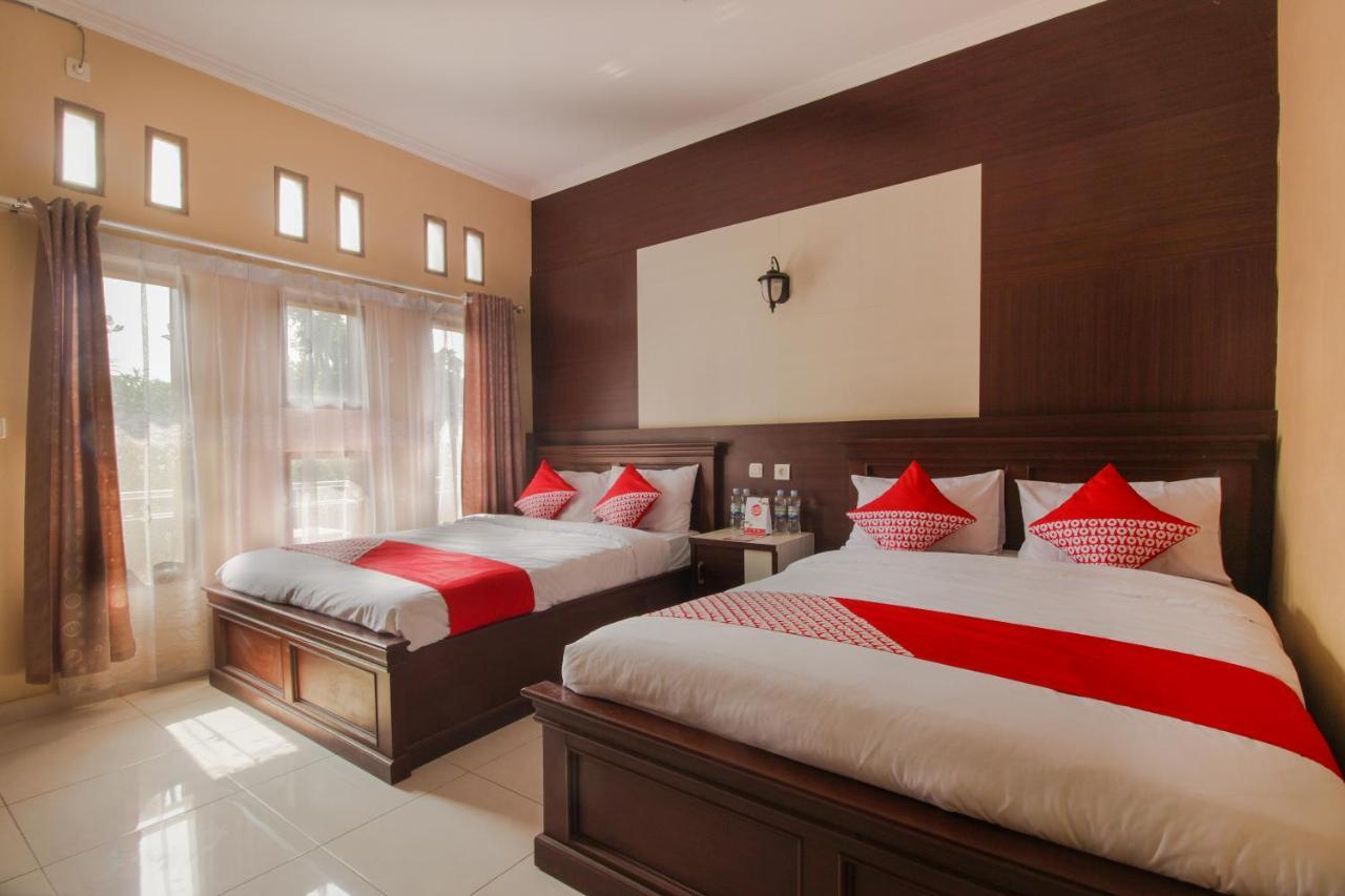Oyo 820 Abad Baru Hotel Пангандаран Экстерьер фото